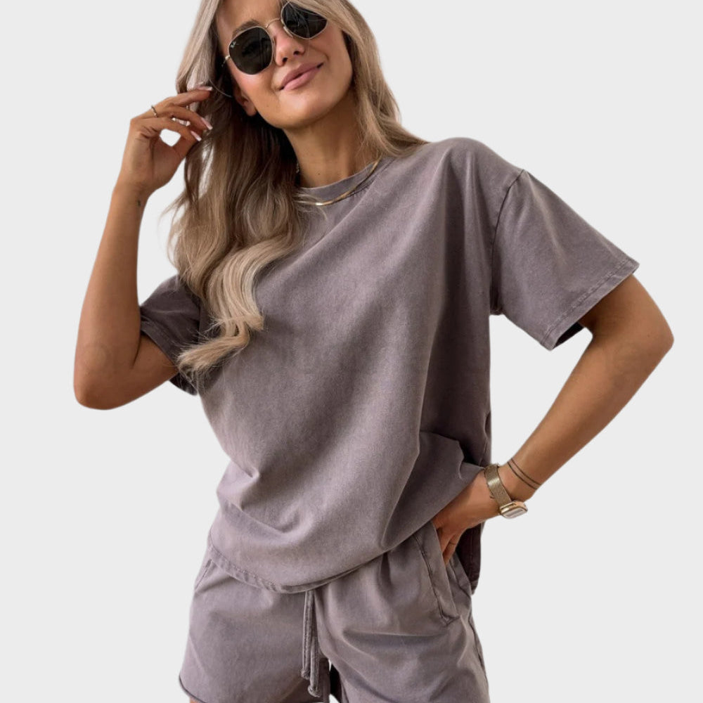 Dnevni set s majico in jogger hlačami