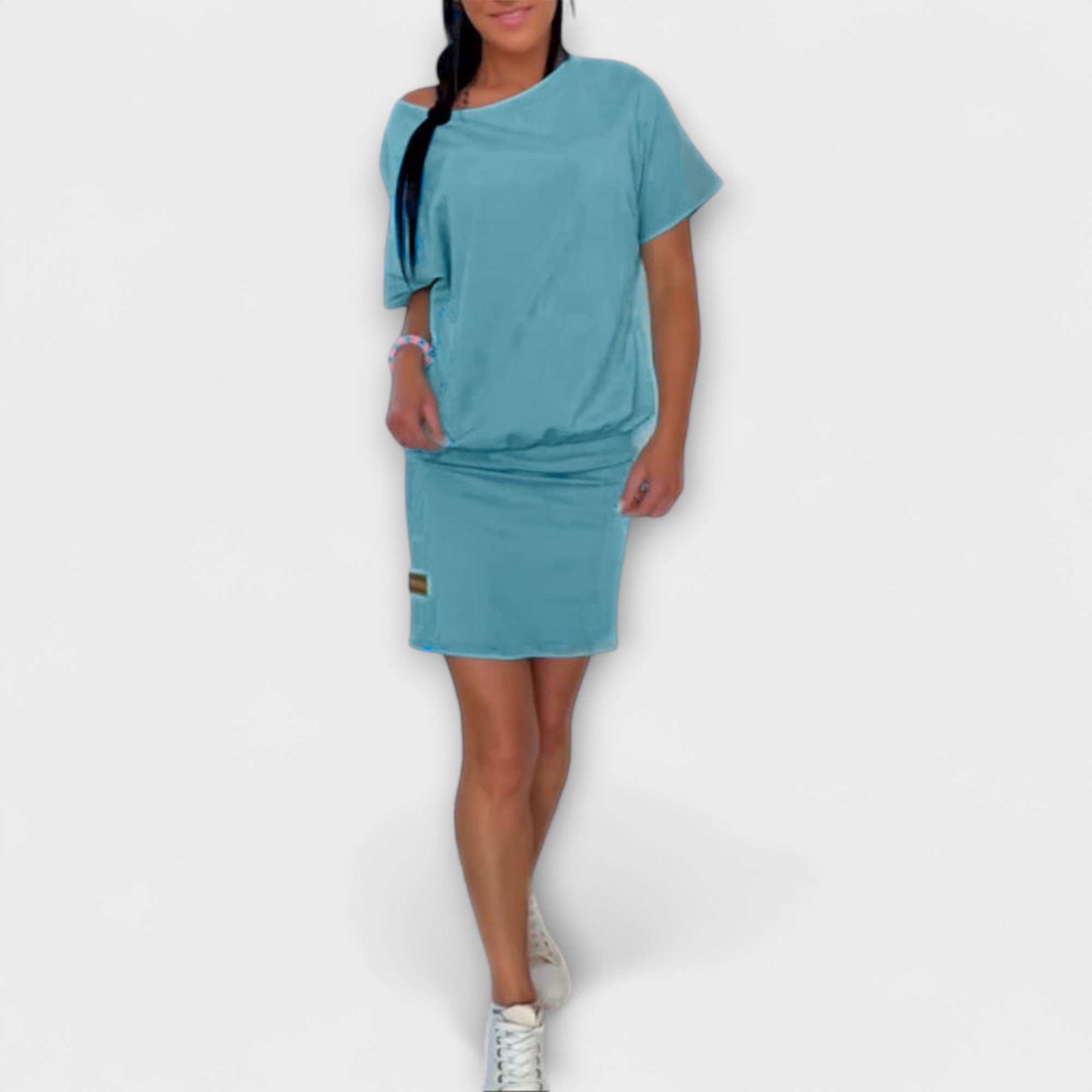 Lídia - Elegantna Prilegajoča Obleka