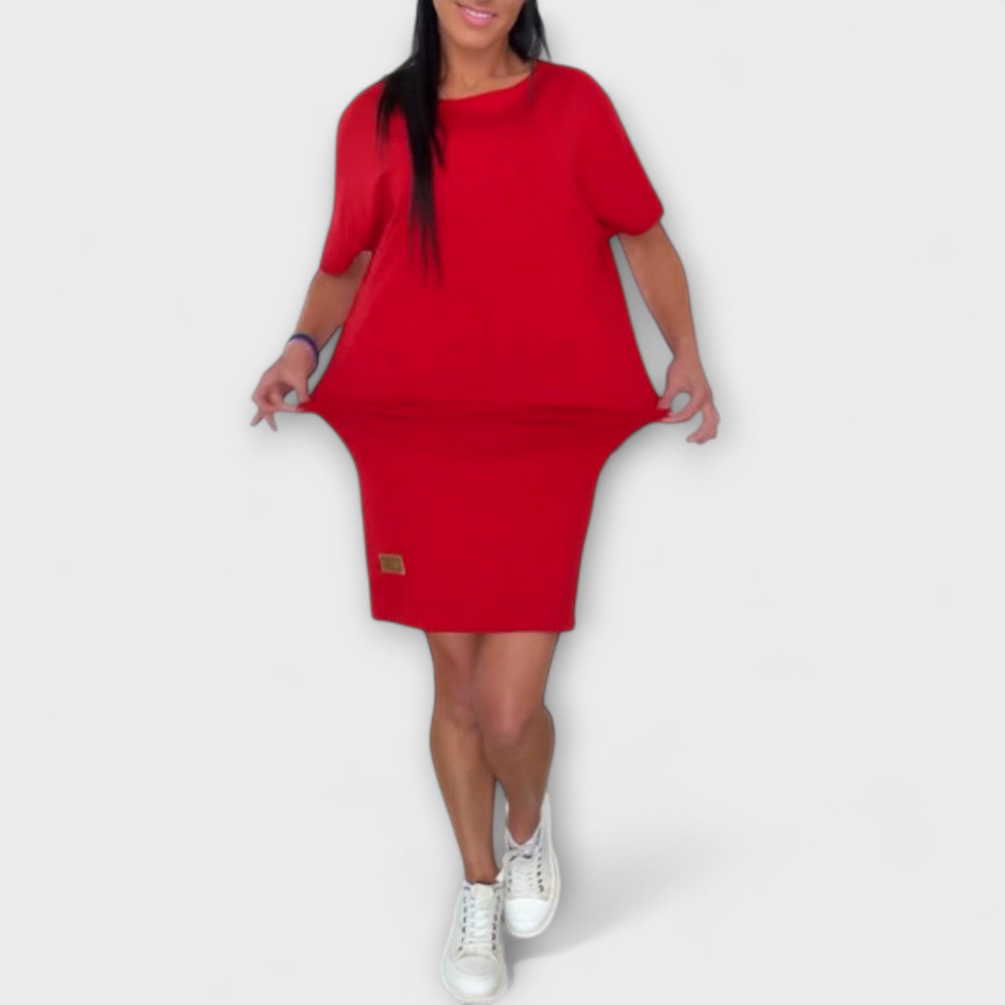 Lídia - Elegantna Prilegajoča Obleka