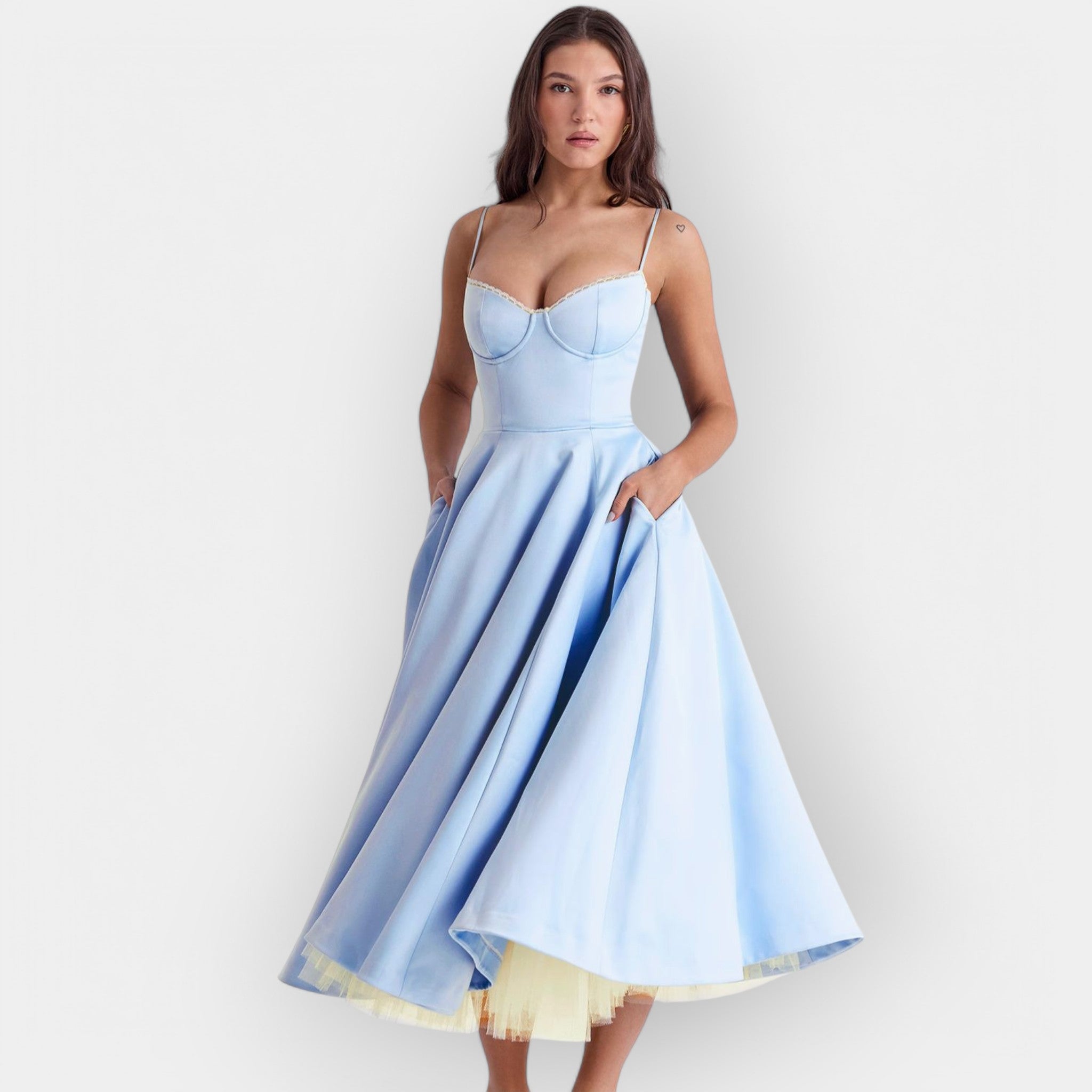 Elegantna Midi Suknja s Stilskim Izrezom
