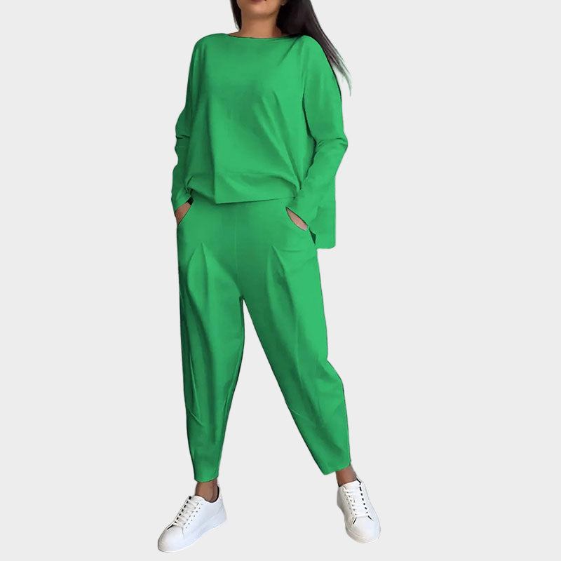 Komplet Majice in Hlačk z Enostavno Eleganco